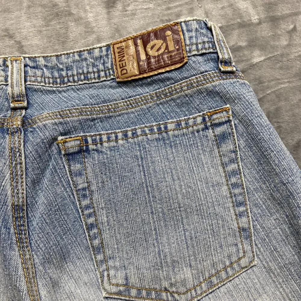 l.e.i. Faded Denim Shorts Women’s Size 1 Light Blue‎ Denim
